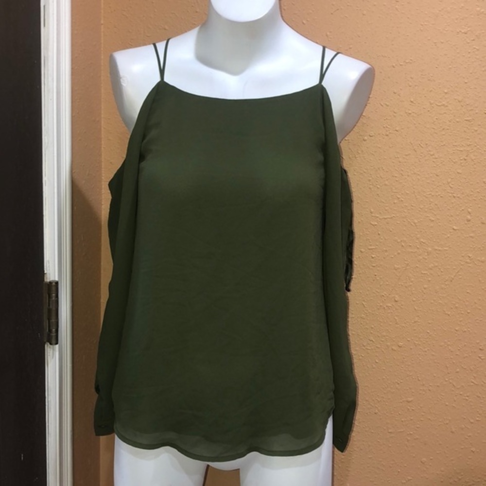 NWT Dailylook green top
